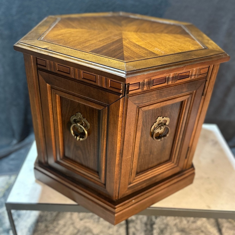 Living room corner table